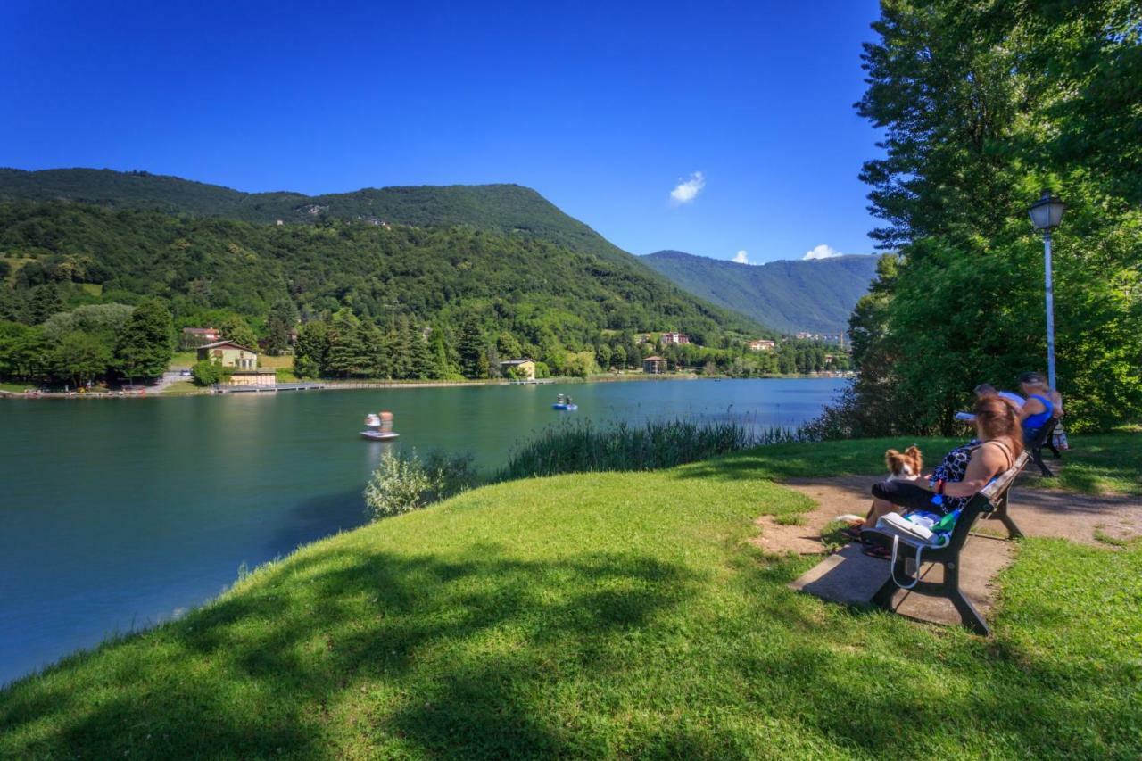 Casa Vacanza Residence Lago Di Endine Monasterolo del Castello Exteriör bild